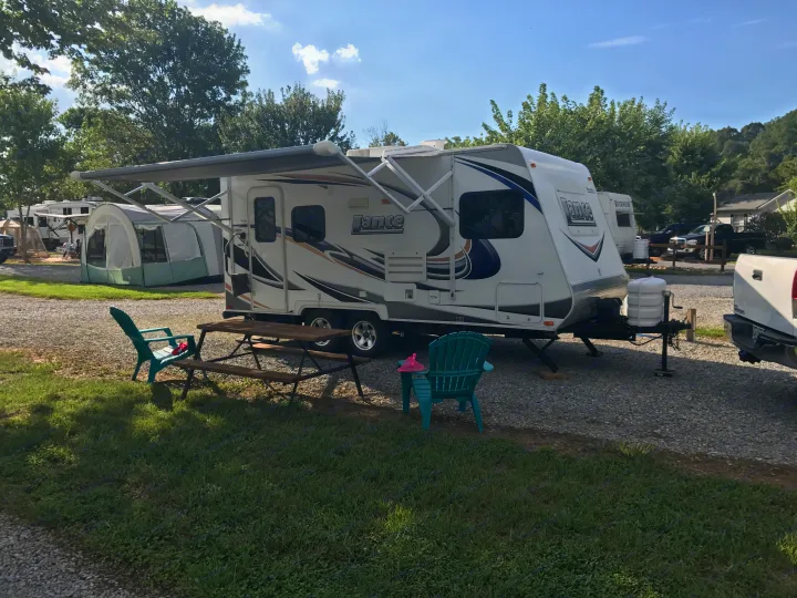 Fun awesome camper. Lance 1685 2011