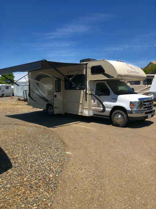 Right side, Awning out. Thor Motor Coach Chateau 2017