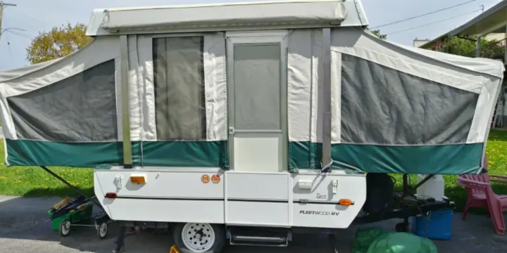 Exterior. Fleetwood Taos 2004