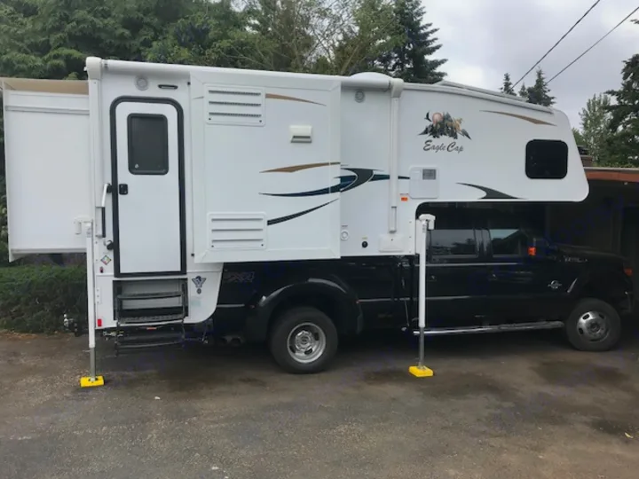 2014 F350 Fully Loaded Dually w/ 2018 Eagle Cap 1165. Adventurer Lp Eagle Cap 2018