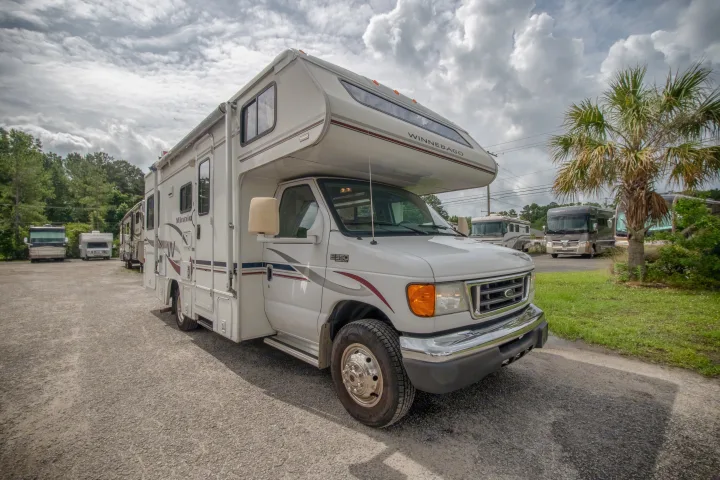 Winnebago Minnie Winnie 2005