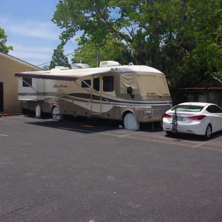 Fleetwood Pace Arrow 2000