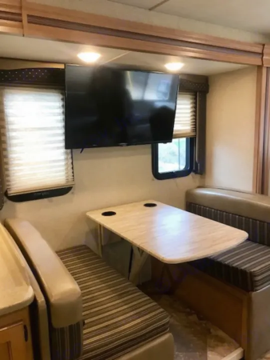 Thor Motor Coach Windsport 2017