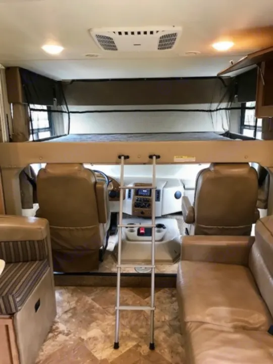Thor Motor Coach Windsport 2017