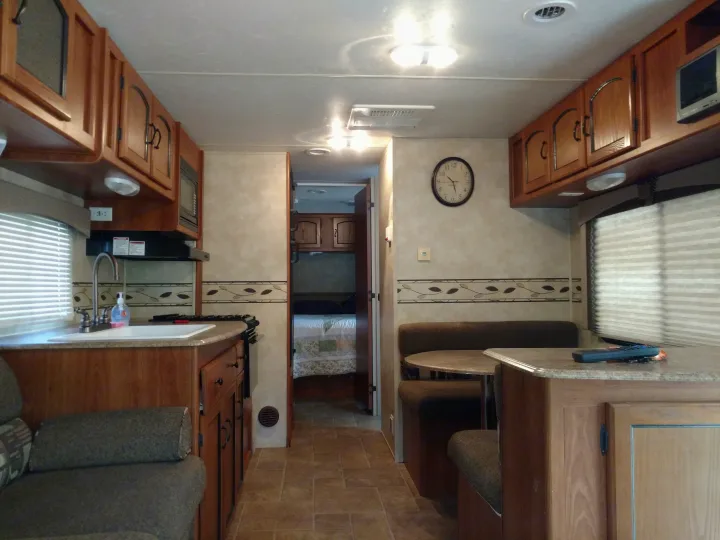 Coachmen Freedom Express 2012