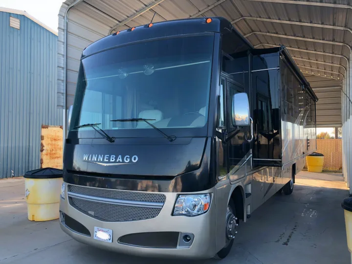 Winnebago Adventurer 2016