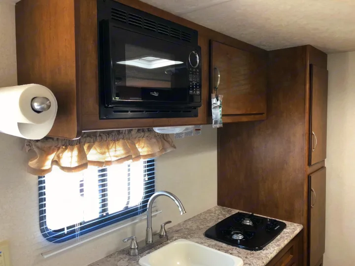 Microwave and storage cabinets. Forest River Salem Cruise Lite 2018