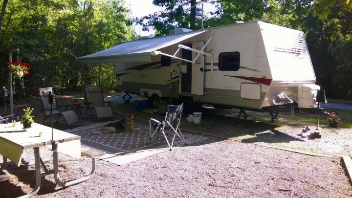 I will tow it and set it up for you! Please note that the price will depend on where you want to go and make memories with your loved ones! . Starcraft Autumn Ridge 2010