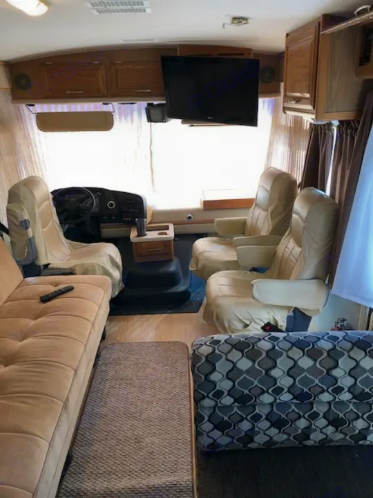 Chill and watch the game. . Fleetwood Pace Arrow 1997