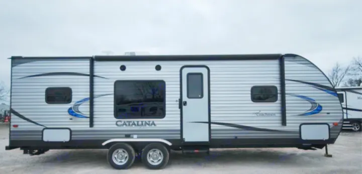 With blue LED light, 16ft awning and outdoor speakers.. Coachmen Catalina 2018