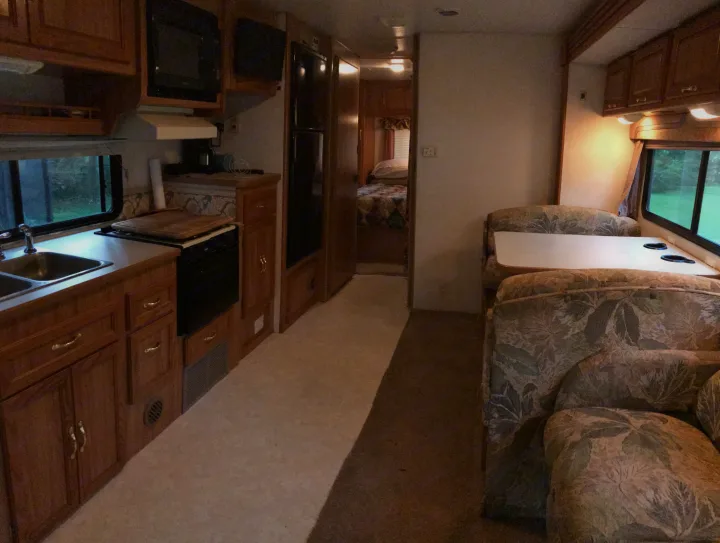 Large slideout gives you plenty of space inside.  Sleeps up to 7.  Queen in the bedroom and over the cab and table and couch make beds.. Coachmen Leprechaun 2000