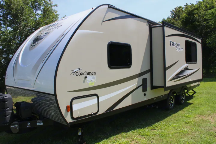 Coachmen Freedom Express 2017