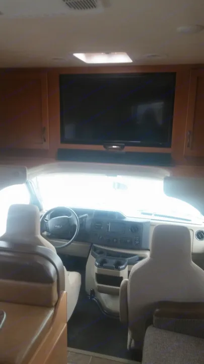 Thor Motor Coach Chateau 2017