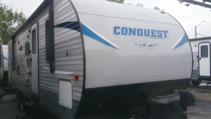 Conquest travel trailer for RV rental. Side view of a modern recreational vehicle, ready for adventures.. Gulfstream 277DDS 2019