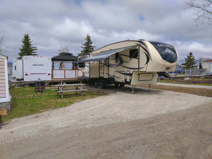 Dutchmen Denali 2016