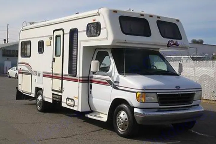 1990 Callista Cove on a Ford E350 Chassis.  All new breaks, updated interior with convertible couch-bed, two swivel barrel chairs. . Carriage Callista 1990
