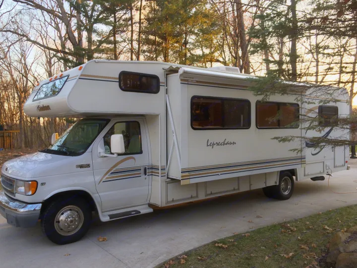 Coachmen Leprechaun 2000