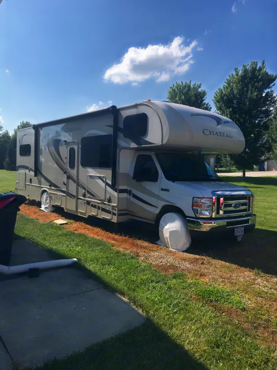 Thor Motor Coach Chateau 2015