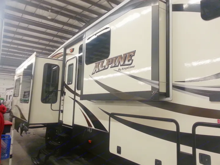 Exterior/Entry . Keystone Alpine 2014