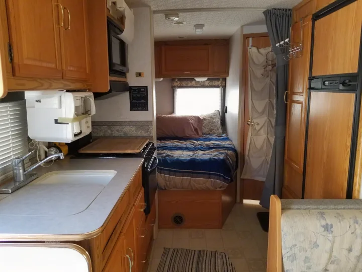 Queen size bed in back with overhead storage.. Winnebego Mighty Minnie Winnie 2003