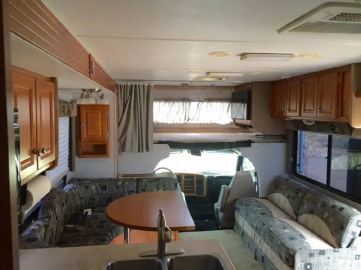 Large upper bunk for two!. Gulf Stream Yellowstone 2007