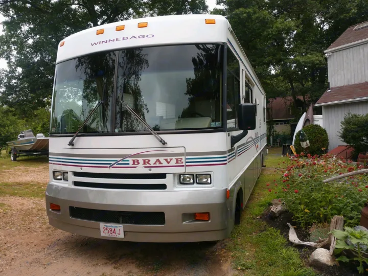 Winnebago Brave 2000