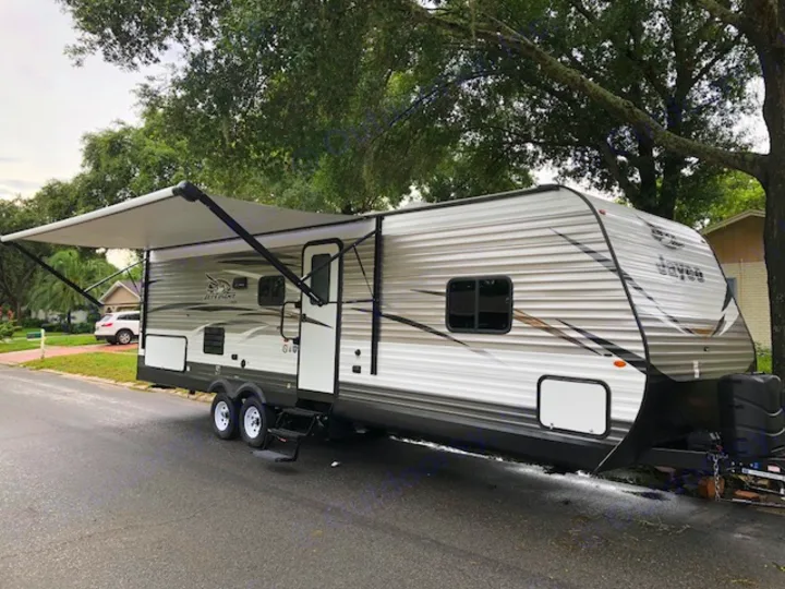 Beatiful outside with full cover. Jayco Jay Flight 2018