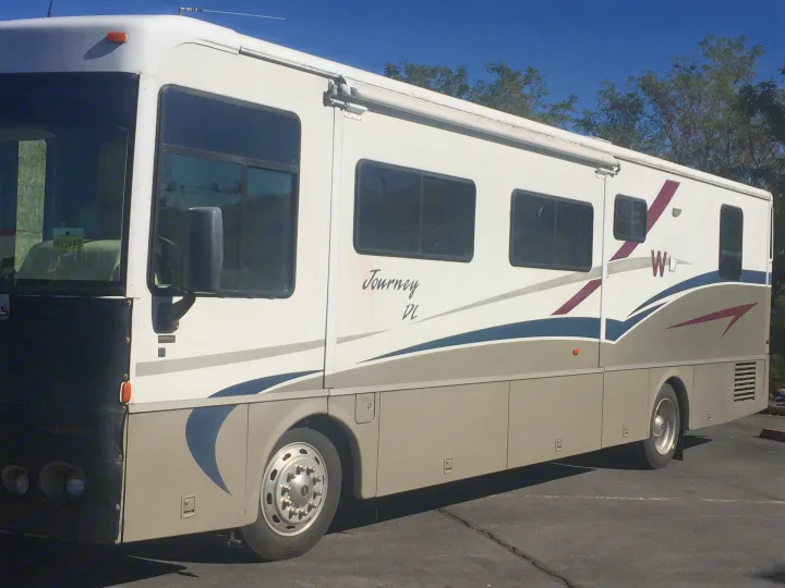 Winnebago Journey 2001