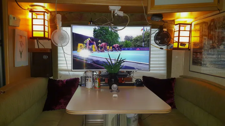 Trailer decked out for travels with all necessary amenities,  such as: 

50 inch samsung curve 4k hdtv. Alpenlite Aspen 2005