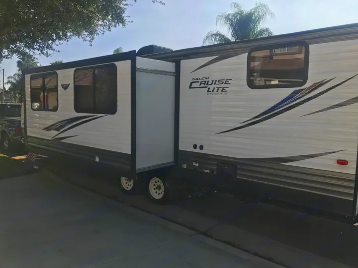 Large Trailer with slide outs. . Forest River Salem Cruise Lite 2018
