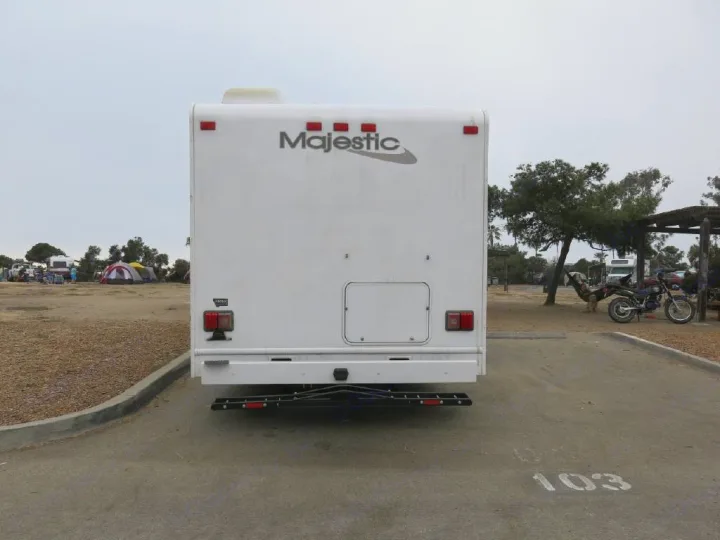 Thor Motor Coach Four Winds Majestic 2013