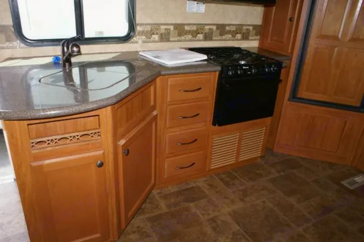 All your kitchen needs conveniently located.. Heartland Sundance 2012