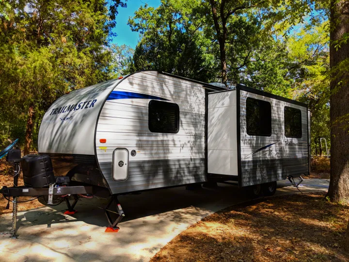 33ft Ultra light Travel trailer with a large slide out. Gulf Stream Trailmaster 2018
