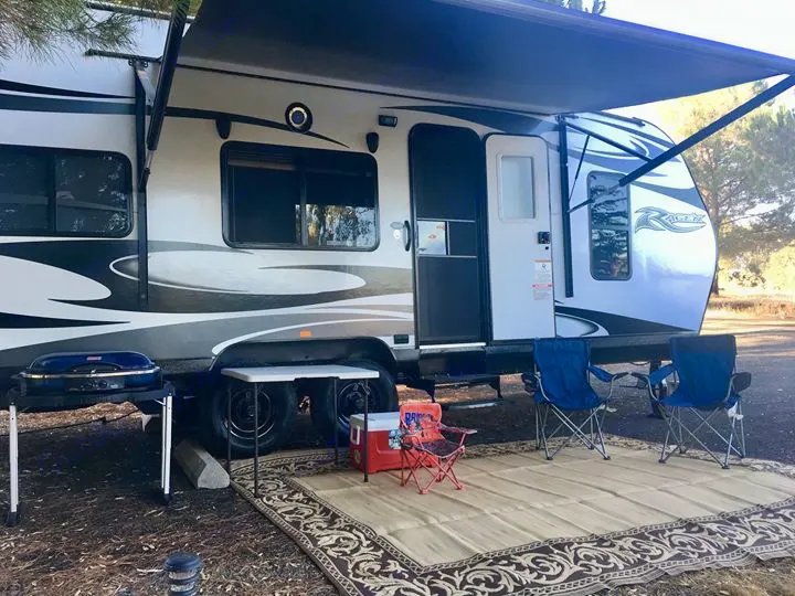 full set-up included in the price. Pacific Coachworks Rage'N 2019