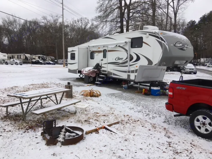 A rugged camper you can enjoy even in the cold winter months!. Keystone Cougar 2011