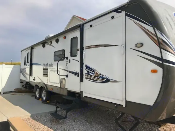 Spacious, clean, still brand new smell, full automatic awning, toy hauler, two pull outs, two door entry, tons of storage (inside and out), outdoor sink and grilling area, camper. . Other Outback 2014