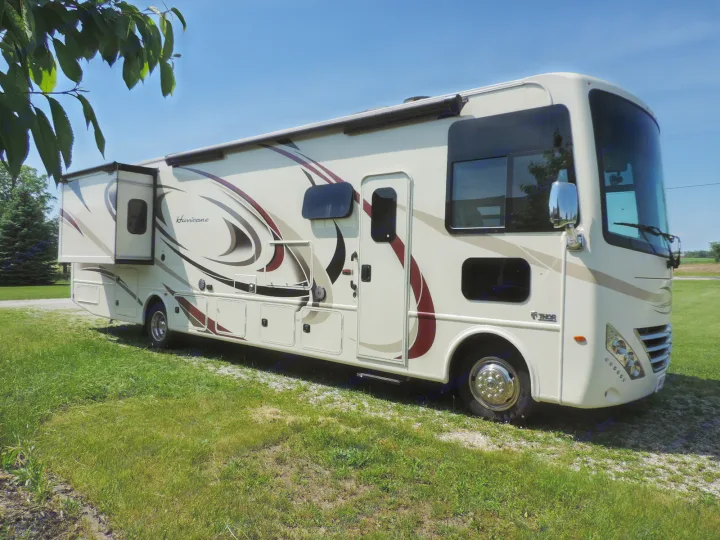 Thor Motor Coach Hurricane 2018