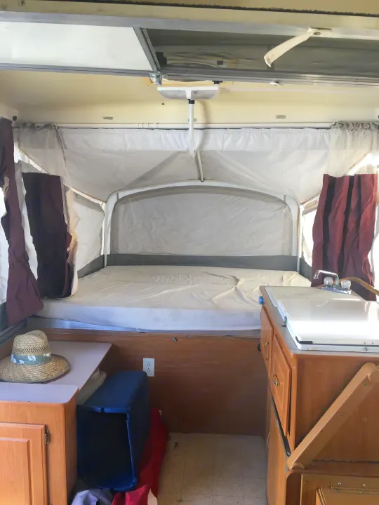 1 King bed- fits 2-4 people. Coleman fleetwood Utah 2002