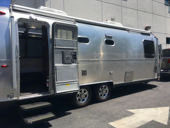 Airstream Land Yacht 2017