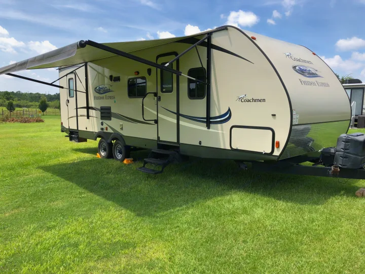 Coachmen Freedom Express 2015