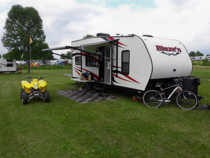 Pacific Coachworks Blaze'N 2015