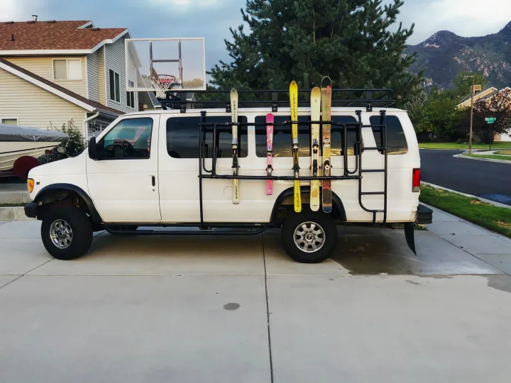 15 passengers, skis and all the gear. . Ford E350 1999