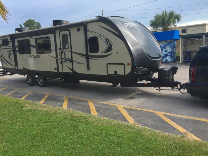 Keystone Premier Ultra Lite 2017