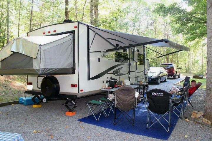This is the door side of the camper. On the other side is the slidout and the other bed and the front of the camper has a bed as well. . Forest River Shamrock 2016