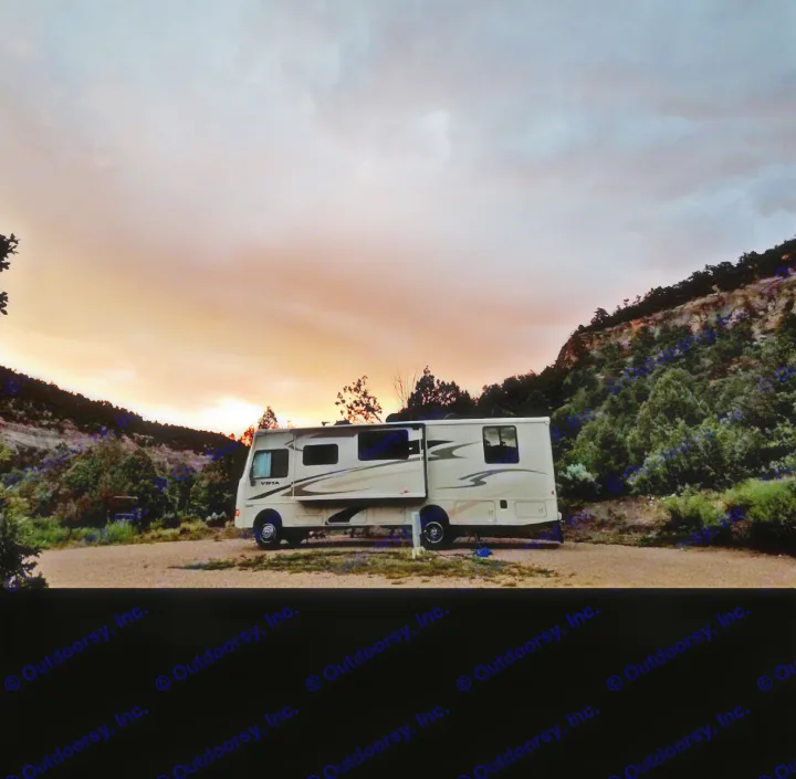 Camping in Utah. Winnebago Vista 2015