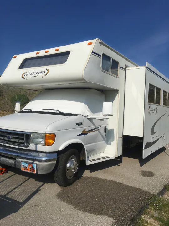 Awesome motorhome ready for your outdoor adventure!. Jayco Greyhawk 2005