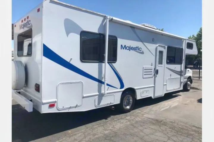Thor Motor Coach Four Winds Majestic 2005