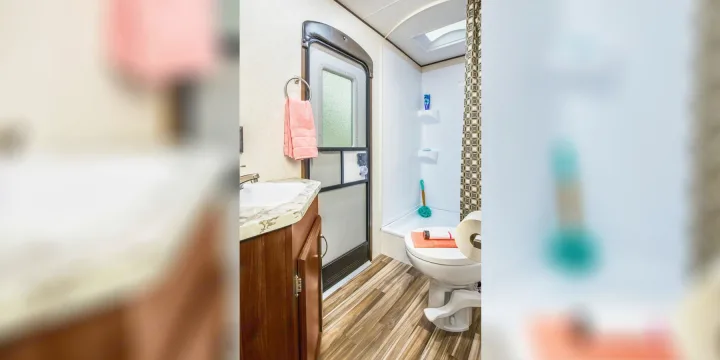Bathtub is great for little ones!. Jayco Jay Flight 2019