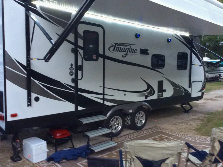 2017 Imagine 2150rb 26ft sleeps 4, full rear bath. Grand Design Other 2017