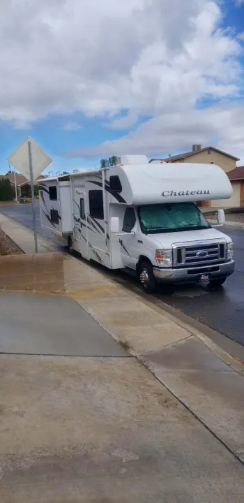 Thor Motor Coach Chateau 2011